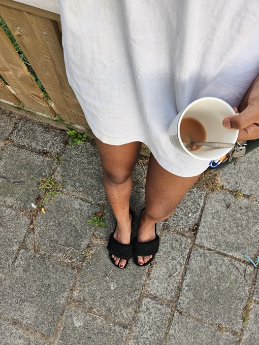 Stepping into my morning walk with style ☀️👣 Don&rsquo;t miss out on the full experience! 💫  @FeetFixOfficial<a href="/tag/morningvibes"class="tags"><span>#morningvibes</span></a><a href="/tag/footlovers"class="tags"><span>#footlovers</span></a><a href="/tag/dailyfeet"class="tags"><span>#dailyfeet</span></a>