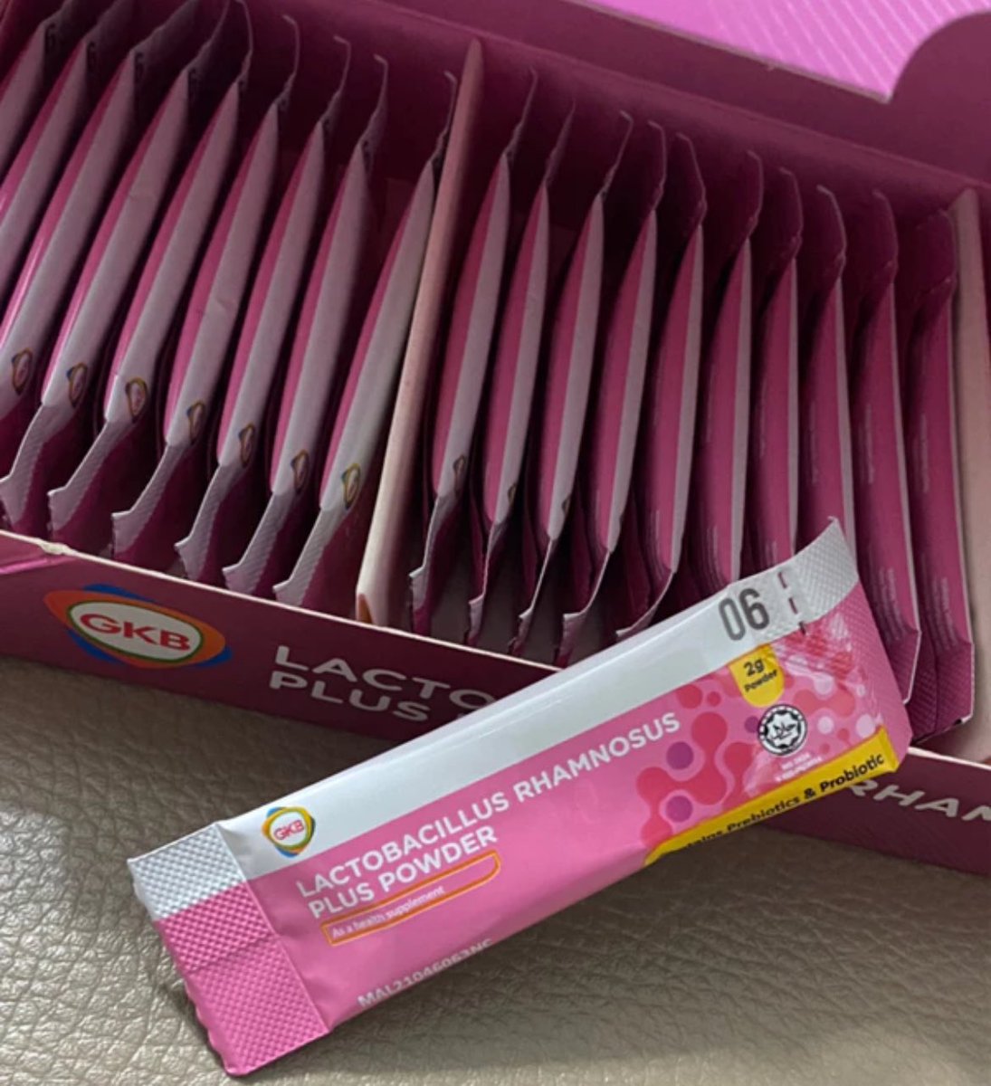 QueenTelekungSK's tweet photo. UPDATE LEPAS I ON OFF MAKAN PROBIOTICS FROM GKB :

1. Masalah keputihan dah improve banyak
2. 💩 dah lembut &amp; tak sembelit dah 

Pastu i notice macam my skin makin bersih jerawat susah naik and paling best muka dah tak menggelupas mcm dulu!! 😭❤️ https://t.co/DR9JtSq2X6