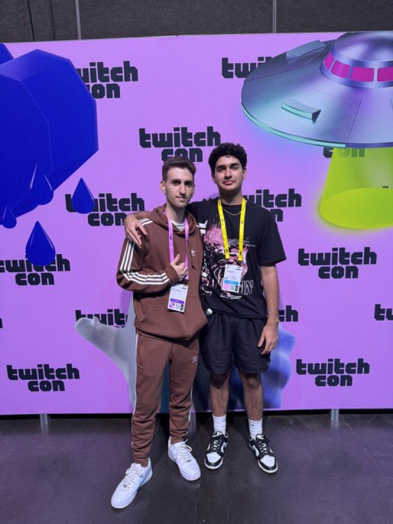 traqzin's tweet image. More pictures with these amazing people @mxddylol @Zemie @Replays @OwlFN_