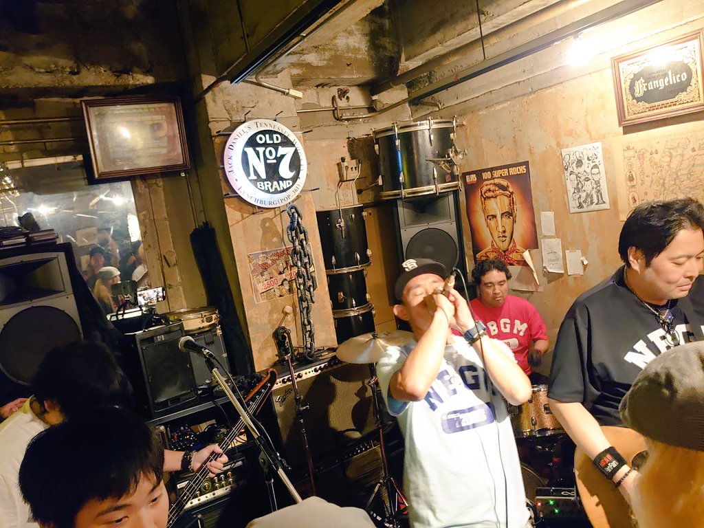 punkcatdrunker's tweet photo. 昨夜の現場♪
良い酔い夜でした🍻
#SEXPOTUGLYFACE
#BURSTBOX
#THESPECTERS
#無印良音 https://t.co/jqfsm3Y9uA