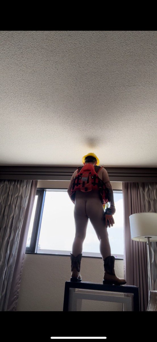 authement20's tweet photo. Kiss my ass capt😂😂😭 https://t.co/AszOGjtguZ