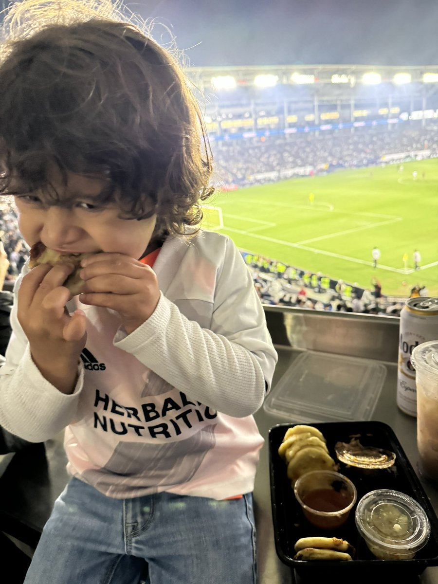 D’Bari ⭐️⭐️⭐️⭐️⭐️⭐️ tweet media