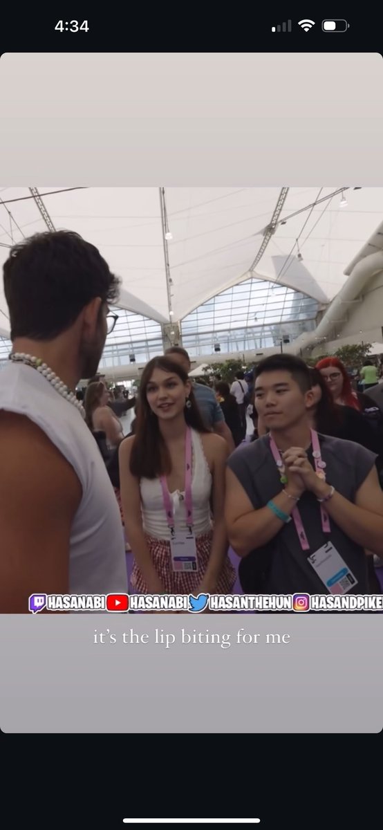 wtfgayIittlecat's tweet image. my bisexual brother met hasan piker