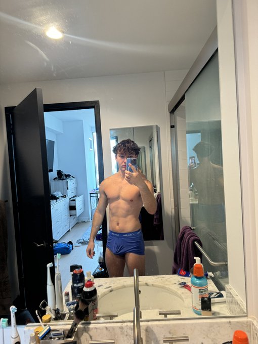 Say hi for a secret surprise in DM ? https://t.co/vB1mhWMVrY