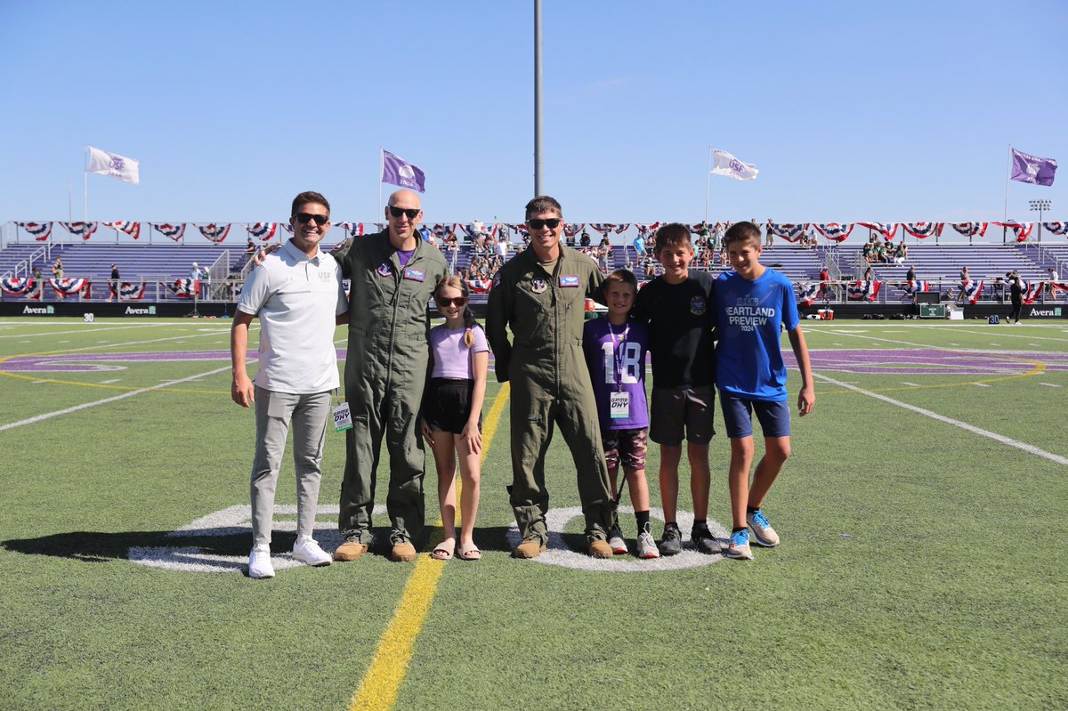 USFCougars_'s tweet photo. We would like to send a HUGE shoutout to the U.S. Air Force as well as Lt Col Darin "Evil" Docter and Lt Col Casey "Amish" Minor for an awesome flyover during our @usfcougarsfb game this past weekend! 
#CooFalls | #afflyover https://t.co/sbDHRRVEsP
