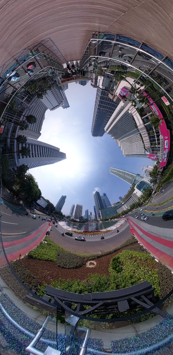 trisikstimedia's tweet photo. #bunderan by Bre Trinine
#360foto #360video #virtualreality #videoviral ©️ https://t.co/h54rEgrGAA https://t.co/2zVowPeIfq