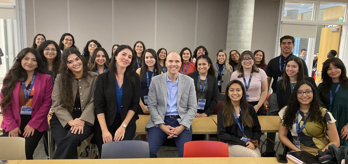 Grateful to share my passion for #InternalMedicine #Pediatrics &amp; #MedPeds with these amazing Latino/a students!!! Thank you <a href="/LmsaNational/">LMSA National</a> for the opportunity! #MP4L <a href="/ACPIMPhysicians/">ACP</a> <a href="/AmerAcadPeds/">American Academy of Pediatrics</a>  <a href="/SocietyGIM/">Society of General Internal Medicine (SGIM)</a> #Match2025