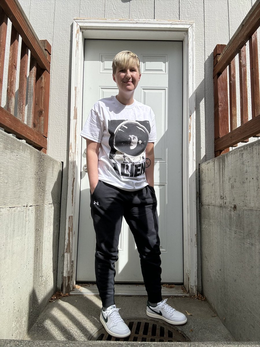 frozenoverhoth's tweet photo. Nonbinary proud. https://t.co/RoDbPVR9Wi