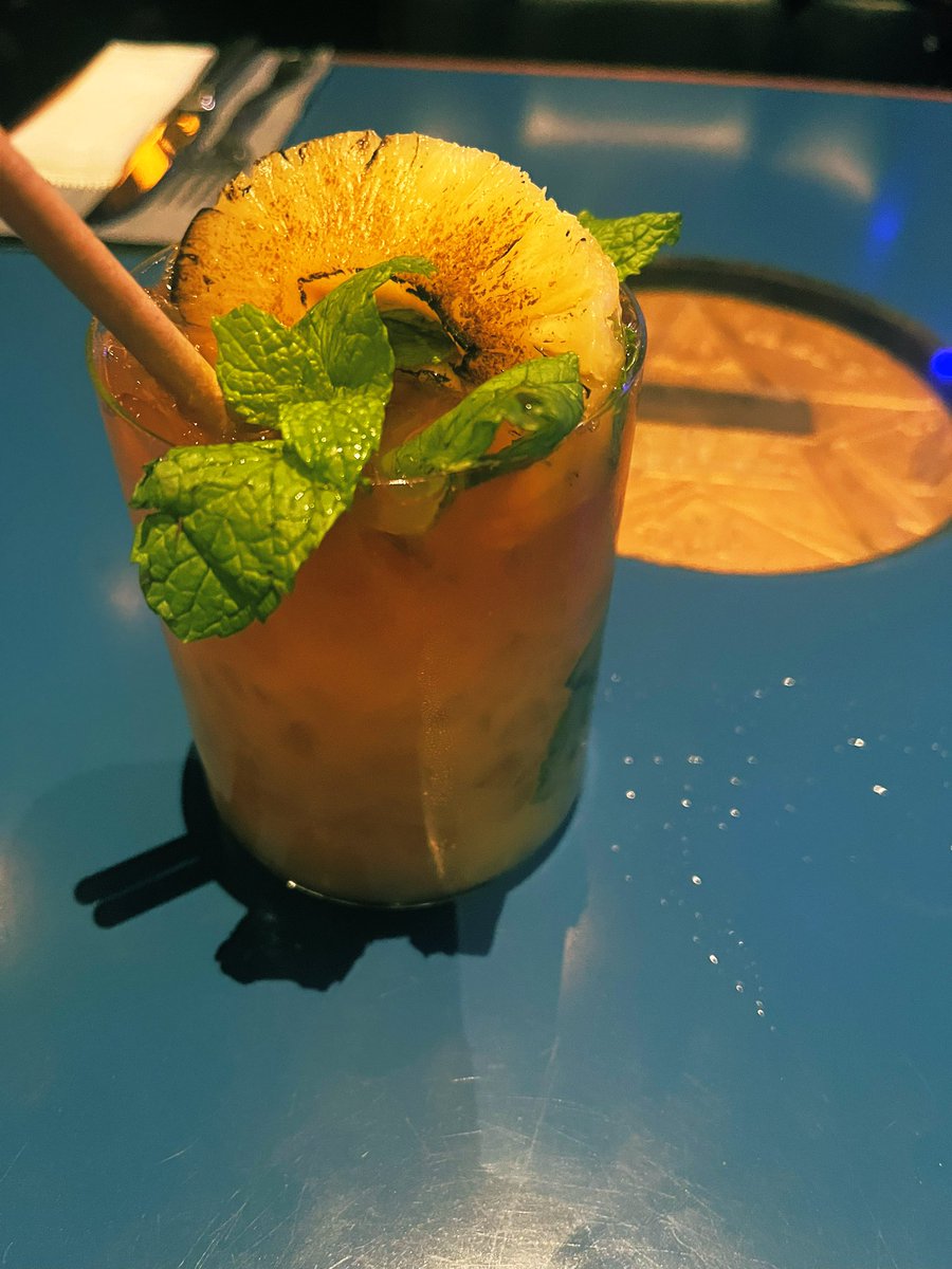 Taguchick_Corea's tweet image. 昨日は最高の休日になりました。
感動しすぎてノンアルカクテルなのに酔っ払いました。
watermelon juice生で聴けたのハッピーすぎ。
素晴らしすぎ。