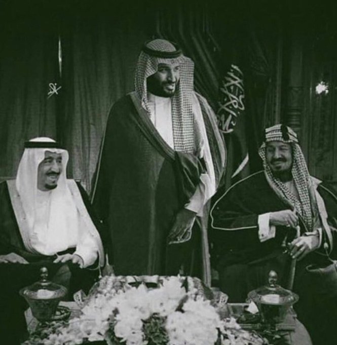 يعتبر الثالث والعشرون من سبتمبر من كل عام مناسبة للفخر والاعتزاز بما أنعم الله به على هذا الوطن من نعمة التوحيد والأمن والاستقرار على يد المؤسس الملك عبدالعزيز بن عبدالرحمن - طيب الله ثراه -، حيث انطلقت بلادنا منذ ذلك الحين نحو مزيد من الازدهار والتقدم والرقي بخطوات واثقة، مرورًا