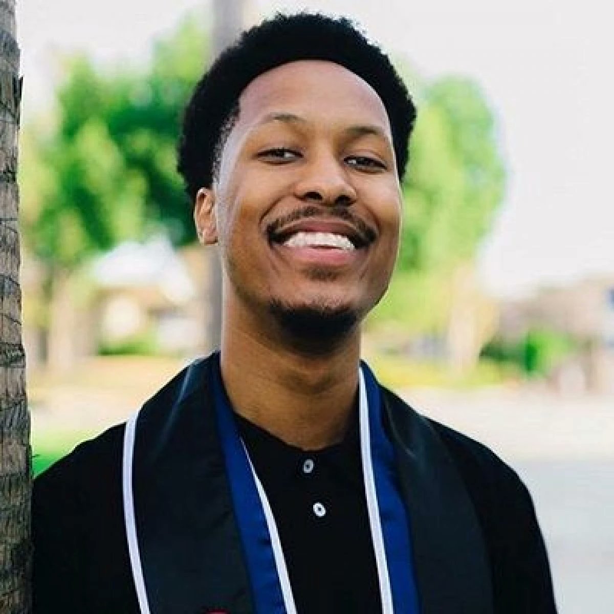 NoDuppio's tweet image. Would you trust this man if your life is a Decision based novel game?