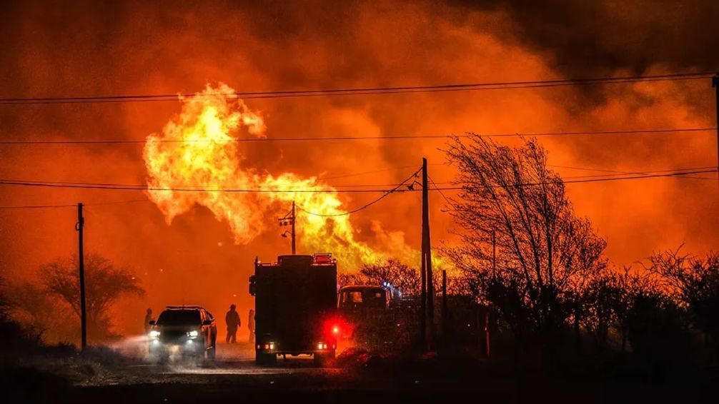 El DNU del presidente Milei dejó sin efecto la ley 26.815 de Manejo y Control del Fuego. Así, el gobierno nacional se desentiende de  catástrofes como la que están sufriendo en Capilla del Monte en Córdoba. 
"Que se organicen los vecinos" dijo Milei en su momento.

El resultado: