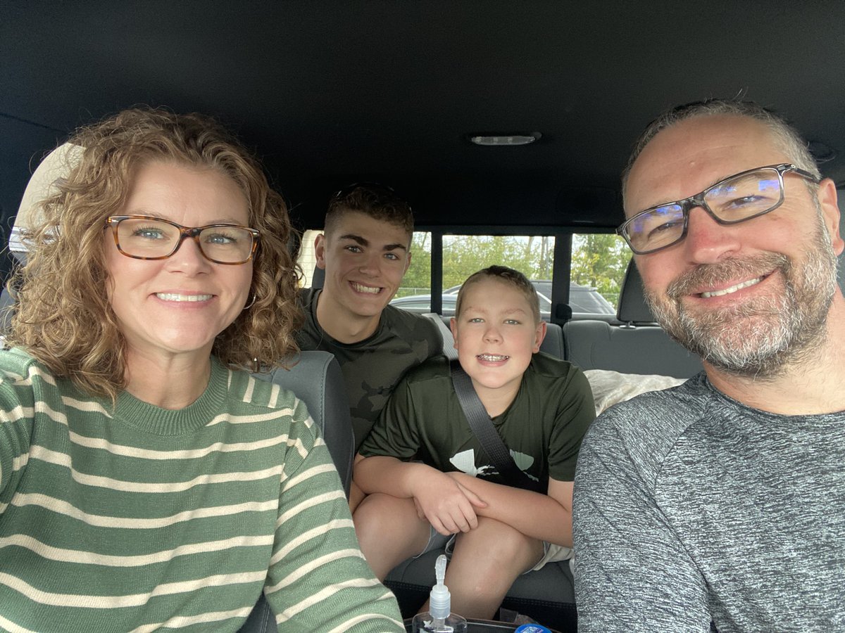 SpringsGarrett's tweet photo. Spent the weekend with the fam in St. Louis…zoo and Cardinals game! Felt like being a kid again, hanging around all the old places! https://t.co/e2vkFs1ceq