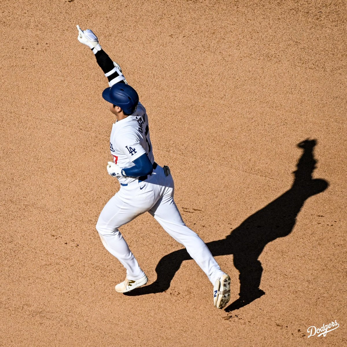 Dodgers's tweet photo. One-two punch. 🔥 https://t.co/eOvN0yJAON