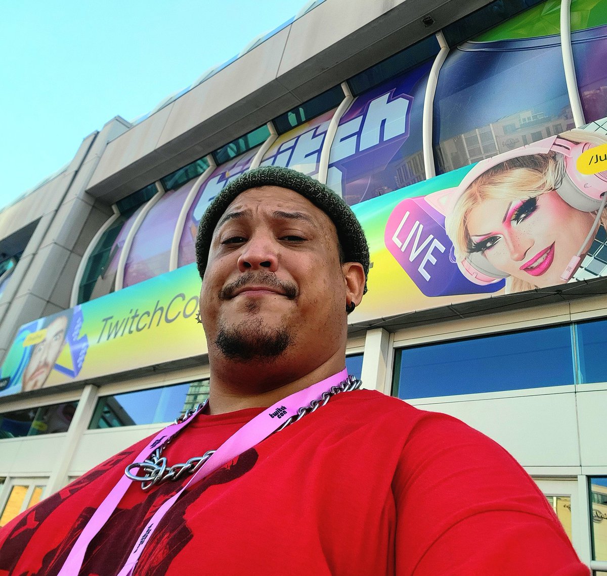 unkle_eski's tweet photo. TwitchCon Day 3 is a wrap [insert inspirational message here]

Now time to get some rest before #Nephcon https://t.co/Cfs8lNDJV9