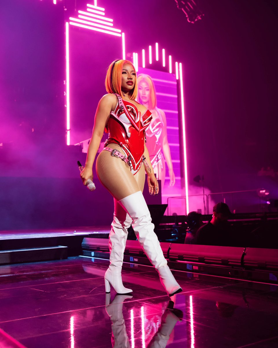 Nicki Minaj tweet media