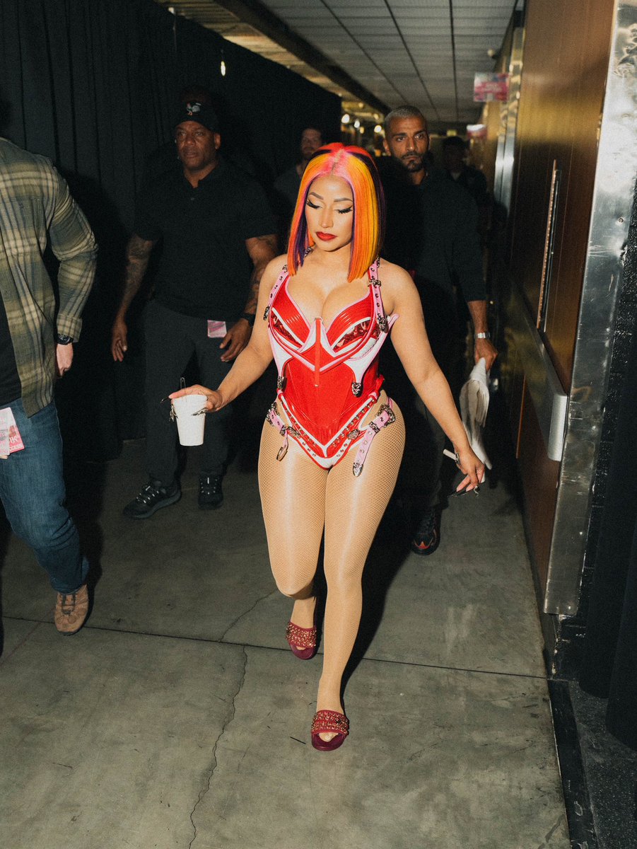 Nicki Minaj tweet media