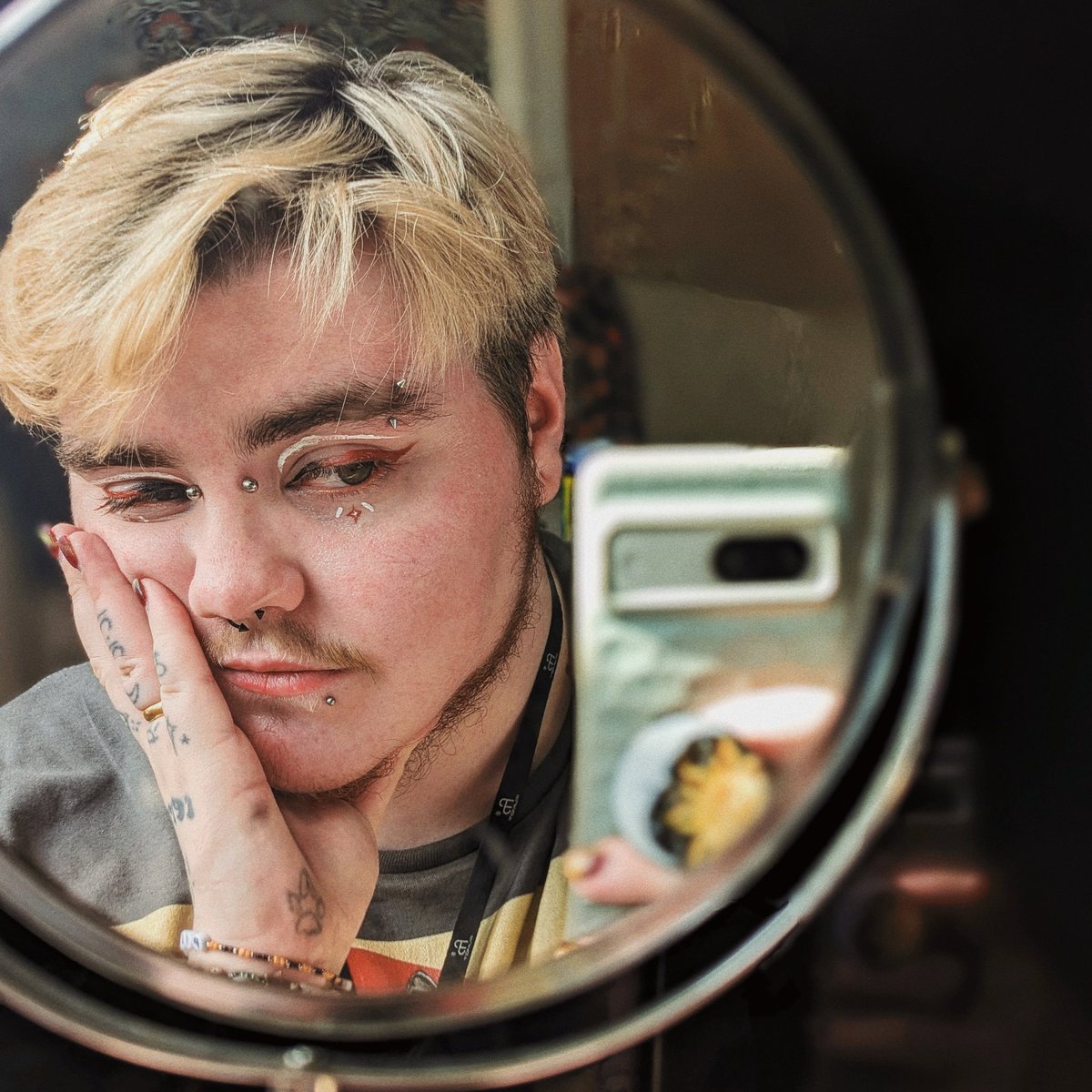 aIwaysonurside's tweet photo. google search how do u train urself out of missing how u looked at 19 https://t.co/tQbrqIhDT5