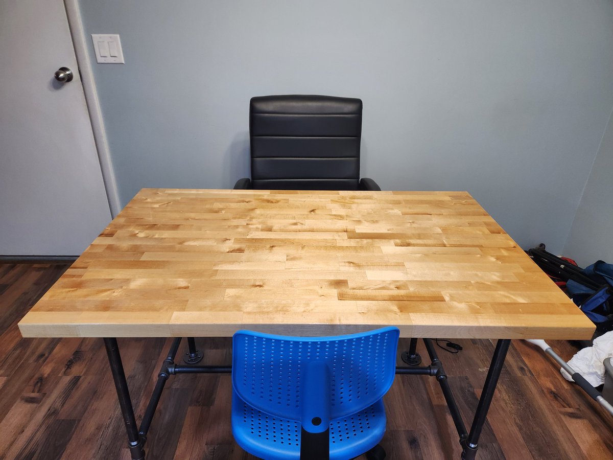 rebeccakeyphd's tweet image. @bkgreve and I now have a kitchen table. Next step: build stools to match! #DIY #diyprojects #diytable #kitchen #kitchenproject