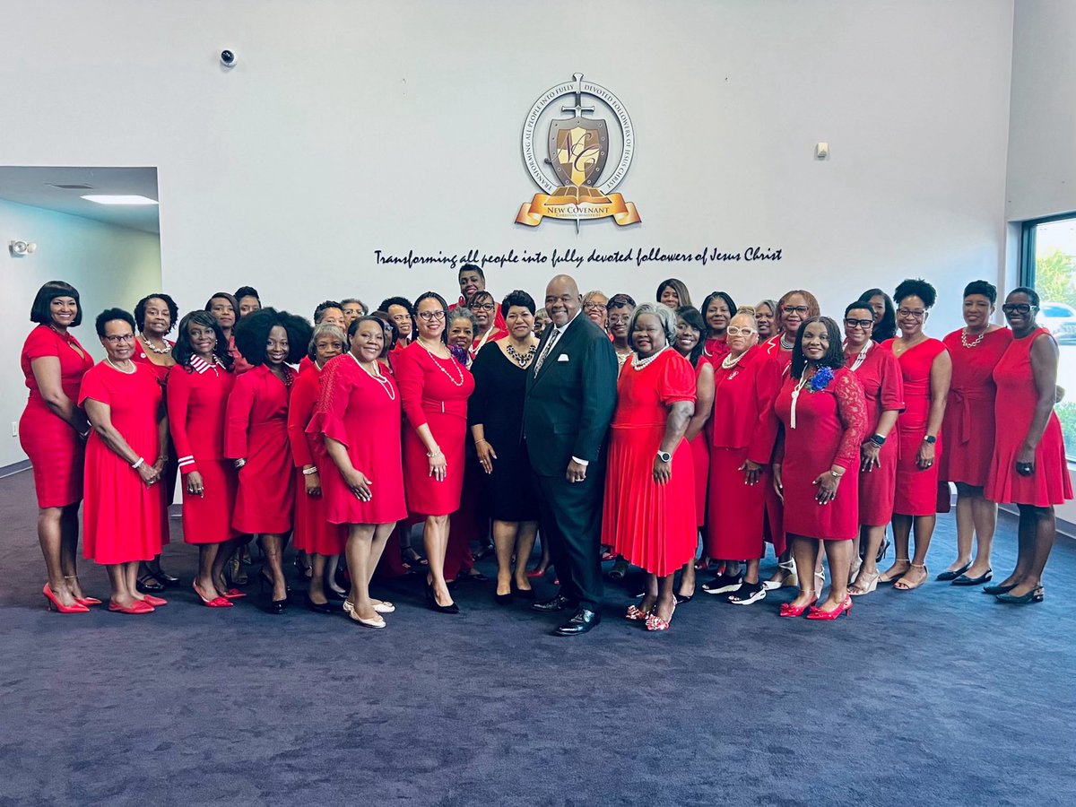 Today, the Stone Mountain – Lithonia Alumnae Chapter fellowshipped with our community partner, New Covenant Christian Ministries. We were pleased to present the ministry with a donation in the amount of $1,000.

#smlacdst #TransformativeInService #communitypartnership