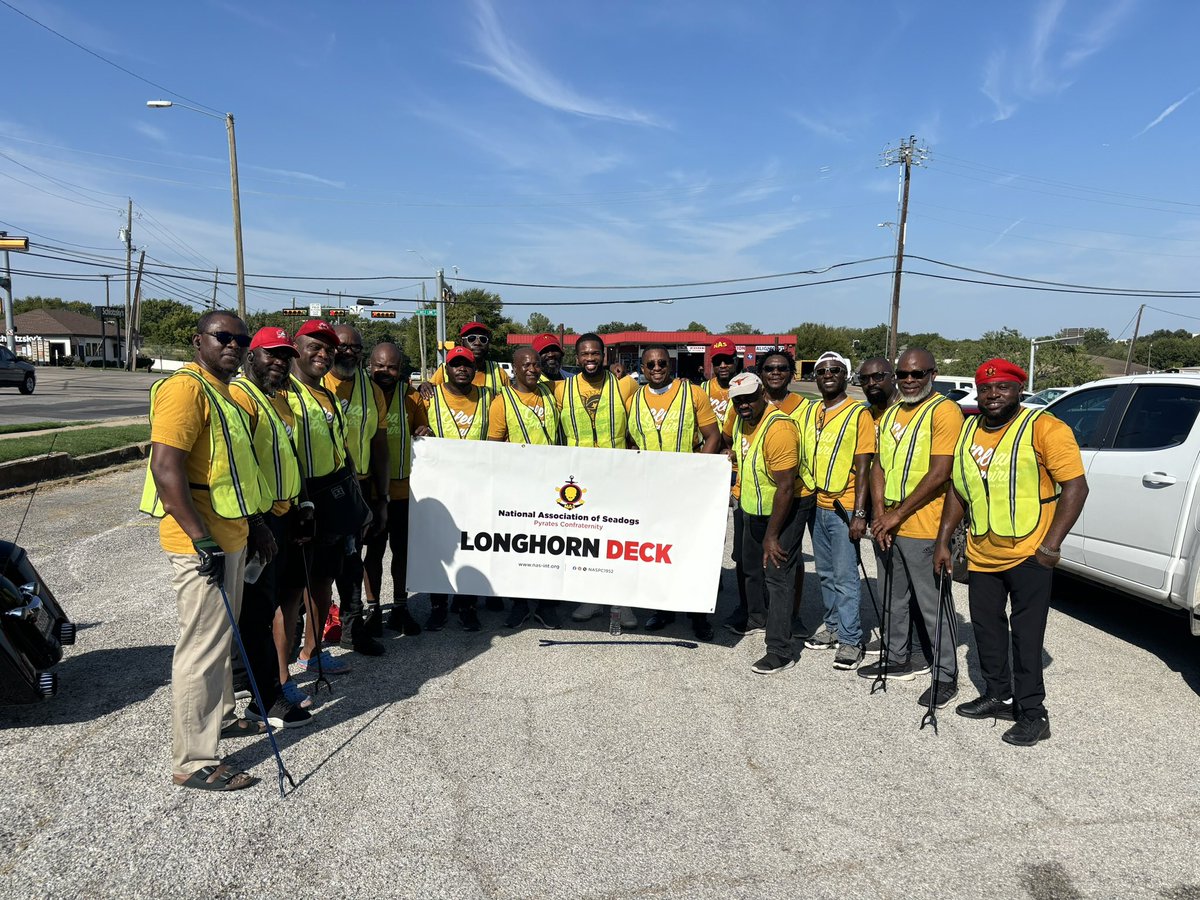 callmejre's tweet photo. Yesterday, I took part in the annual Fall Sweep with my friends from the National Association of Seadogs Fraternity- DFW chapter.
We spent the morning picking up trash on Small Hill Dr/Small St and also at Turner Park.
#KeepGrandPrairieBeautiful
#LiveLifeGrand https://t.co/VkxERFpvYY