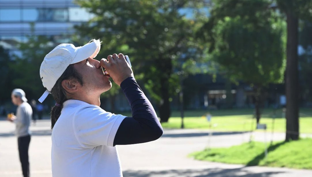 kin_me's tweet image. #清掃の日

清掃といえばトイレ清掃人を主人公とした「PERFECT DAYS」(2023)。写真は、役所広司が役作りのうえでトイレ清掃の仕事を見習った実際の清掃人・江田雄司さん。彼の生き方・仕事ぶりは映画りの主人公・平山そのもの。トイレの神様は本当にいたのだ。