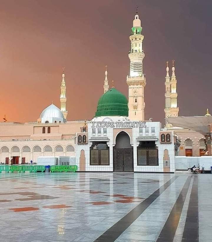 ہو نہ یہ پھول تو بلبل کا ترنم بھی نہ ہو
چمن دہر میں کلیوں کا تبسم بھی نہ ہو
یہ نہ ساقی ہو تو پھر مے بھی نہ ہو، خم بھی نہ ہو
بزم توحید بھی دنیا میں نہ ہو، تم بھی نہ ہو
خیمہ افلاک کا استادہ اسی نام سے ہے
نبض ہستی تپش آمادہ اسی نام سے ہے

صلی اللہ علیہ وآلہ وسلم