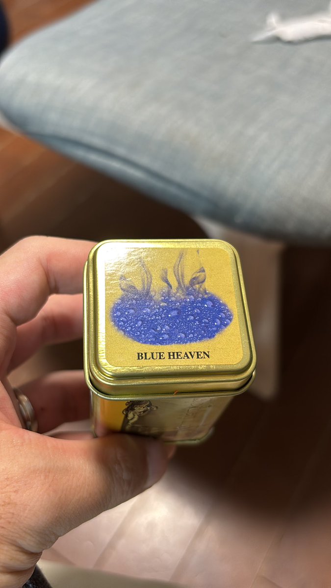 yonchi56's tweet photo. シーシャでGolden Layalinaのブルーヘブンなのですが、どなたか美味しい作り方のコツ教えてください。
お店で吸った時はメチャクチャ濃厚な味が出てるのですが、家で作ると薄らブルーベリーの香りがするかな程度で美味しくありません。どなたかお助けを…
#シーシャ
#拡散希望 https://t.co/7ZWC6gIk3w