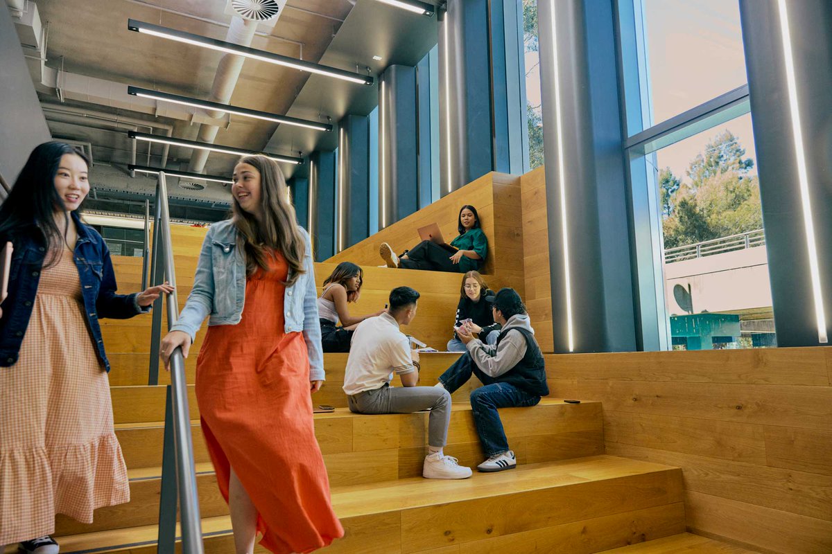 Want to help 300,000+ students and support a more equitable higher education system? 
Today we released a report that recommends reform of Job-Ready Graduates (JRG) that will immediately benefit 300,000 students - and that's only in stage one! iru.edu.au/wp-content/upl…