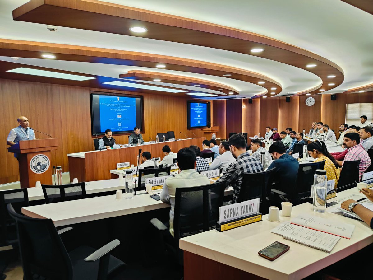 mopr_goi's tweet image. In his inaugural address, Shri Vikas Anand, Joint Secretary, Ministry of Panchayati Raj #MoPR extended a warm welcome to the participants of Refresher Training and highlighted the crucial role of #DPMs in driving the effective implementation of #RGSA at the grassroots level.