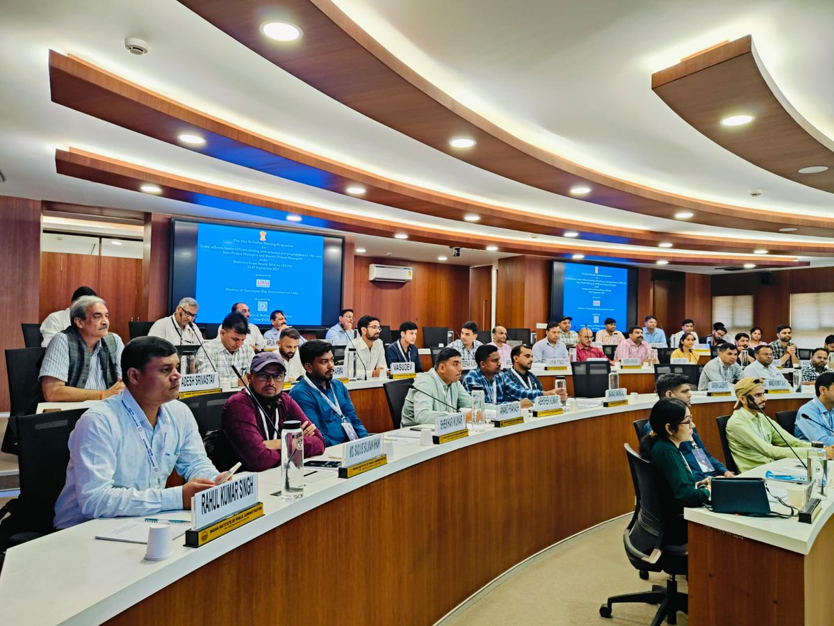 mopr_goi's tweet image. In his inaugural address, Shri Vikas Anand, Joint Secretary, Ministry of Panchayati Raj #MoPR extended a warm welcome to the participants of Refresher Training and highlighted the crucial role of #DPMs in driving the effective implementation of #RGSA at the grassroots level.