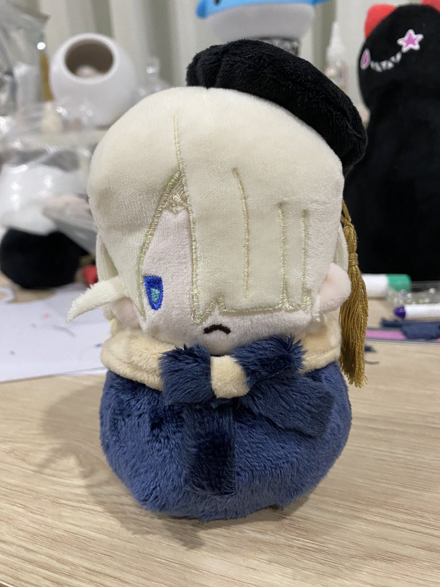 SaltappleDH's tweet image. วันนี้วันจันทร์สินะ วันจันทร์ต้องทำงานอะเนอะ 
งั้นก็ต้องน้องคนนี้แหละ ตุ๊กตาสู้ชีวิต แต่ชีวิตสู้กลับแรงไปไม่สู้แล้ว สภาพพอๆ กับคนที่ตื่นวันจันทร์ 😞😞😞

#รับทำตุ๊กตา #บ้านตุ๊กตาของเดอร์ #ตุ๊กตา10cm #Arlecchino #GenshinImpact  #ตุ๊กตาล้ม ล้มแล้วไม่ลุกขึ้นมาอีกเลย #commissionTH