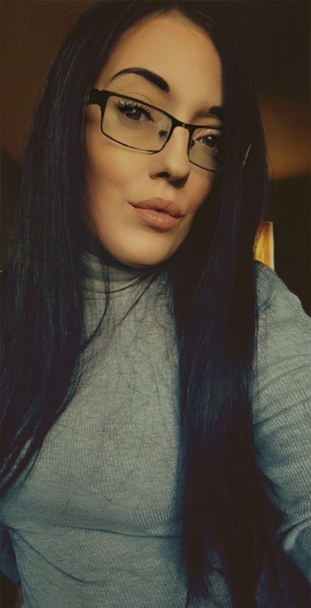 Join me later tonight (UK) as I scream my way through Visage... 🫠🫠