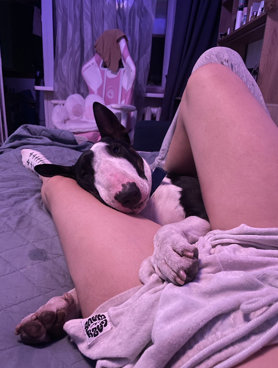 Очевидно же,что спасать в случае чего  я буду этого сладкого мальчишку