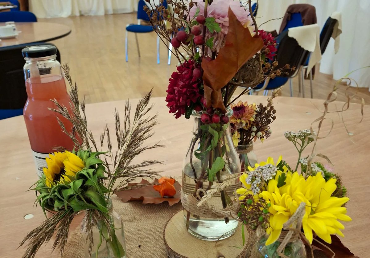 JenniKeer's tweet photo. Best day at #DownhamMarket #wordfest.
Treated like queens and some fantastic reader interaction.
Look at the beautiful flowers! And the food was to die for 🥪🧁🥧☕️🍰
#sundayvibes #meettheauthor https://t.co/3D8fdwQIb0