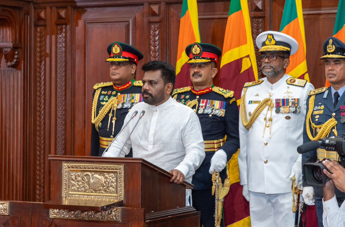 anuradisanayake's tweet image. This morning (23rd), I took oath as the 9th Executive President of the Democratic Socialist Republic of Sri Lanka in the presence of Chief Justice Jayantha Jayasuriya at the Presidential Secretariat.

I promise to fulfill your responsibility to usher in a new era of Renaissance…