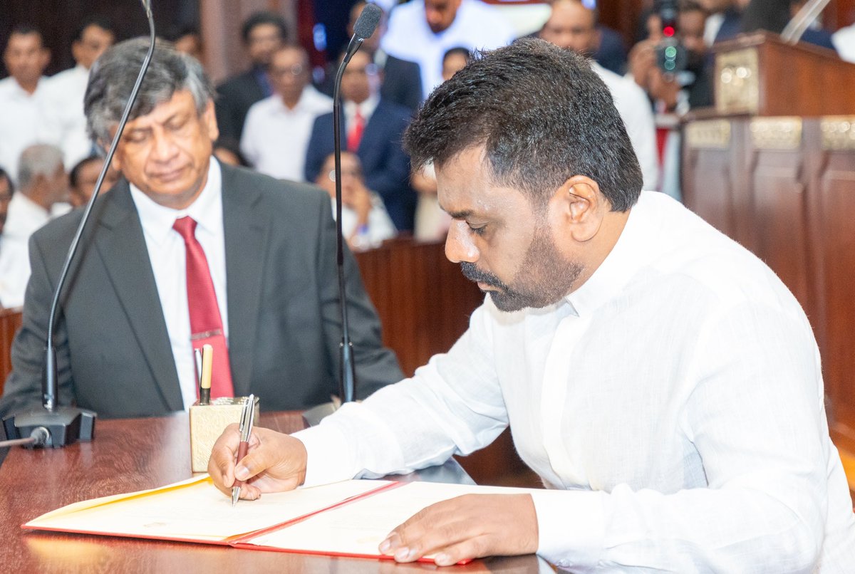 anuradisanayake's tweet image. This morning (23rd), I took oath as the 9th Executive President of the Democratic Socialist Republic of Sri Lanka in the presence of Chief Justice Jayantha Jayasuriya at the Presidential Secretariat.

I promise to fulfill your responsibility to usher in a new era of Renaissance…