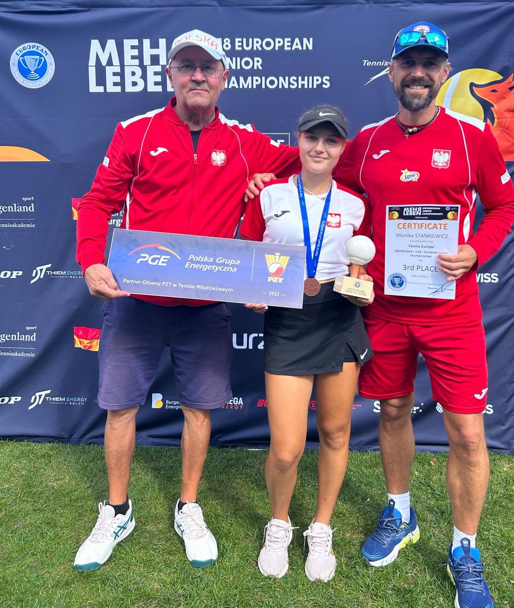 Monika Stankiewicz, reprezentująca barwy aktualnego mistrza LOTTO SuperLIGI - BKT Advantage Bielsko-Biała, osiągnęła życiowy sukces w miniony weekend.

Podczas Mistrzostw Europy Juniorów (do lat 18) w Oberpullendorfie Monika sięgnęła po brąz w grze singlowej.

Fot. PZT

#LOTTO