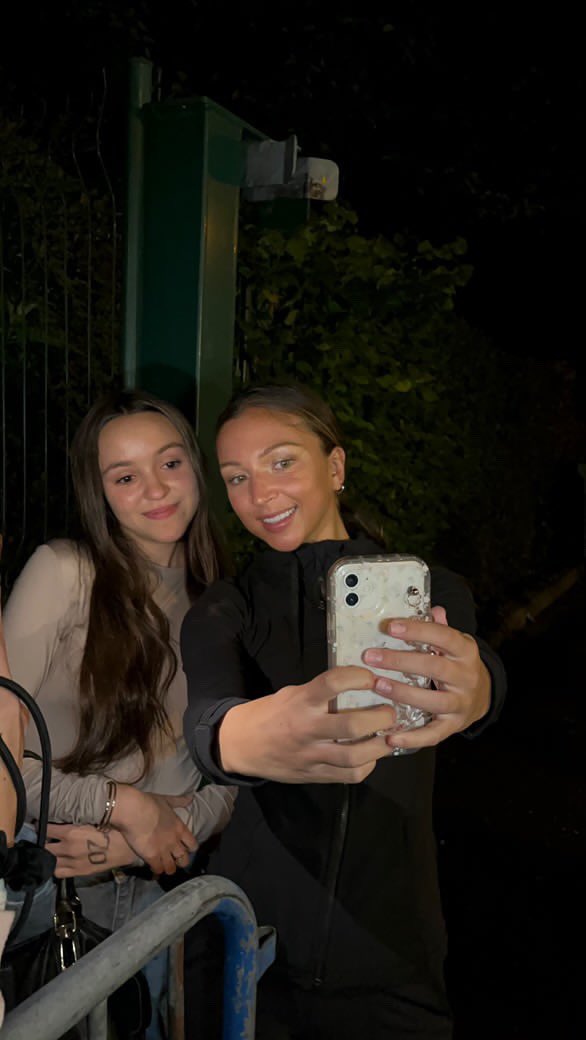 Evaqueenloveyou's tweet photo. 21.09.24 j’ai enfin rencontré @iam_evaqueen 🥹 https://t.co/9FmKCLOKxj