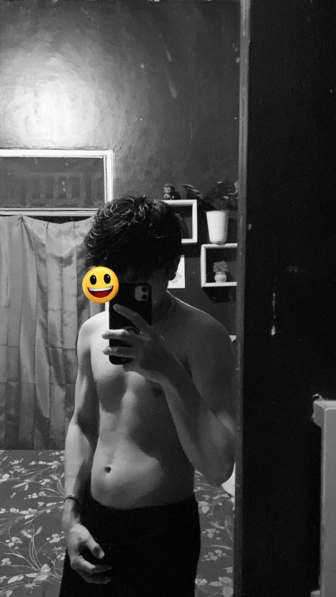 foto semalem, kek gtg bgt ya badan gua ga sixpack klo begini namanya apa ya