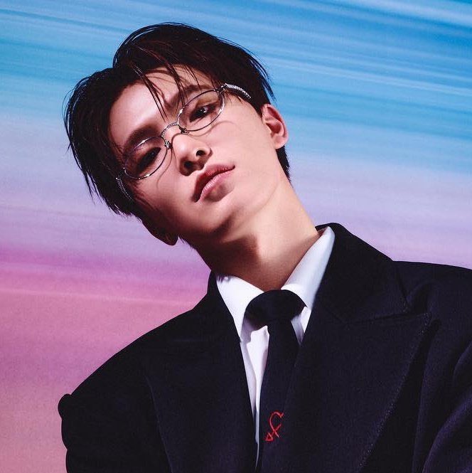4svtpink's tweet photo. #DINO wearing #JENNIE’s Jentle Salon Glasses for his photoshoot with W Korea x Rimowa 🫶🏻 https://t.co/aJyHGE6O5T