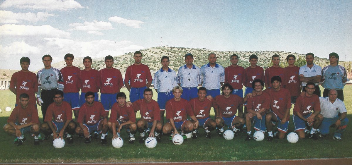 📷 El Numancia en la pretemporada de 1998.

🔺 Miguel Ángel Lotina estaba al frente de un equipo que consiguió ascender a Primera División.

👥 En la foto están futbolistas como Cortijo, Ángel Rodríguez, Javi Moreno, Octavio, Barbarín, Caco Morán, Castaño, Eleder...