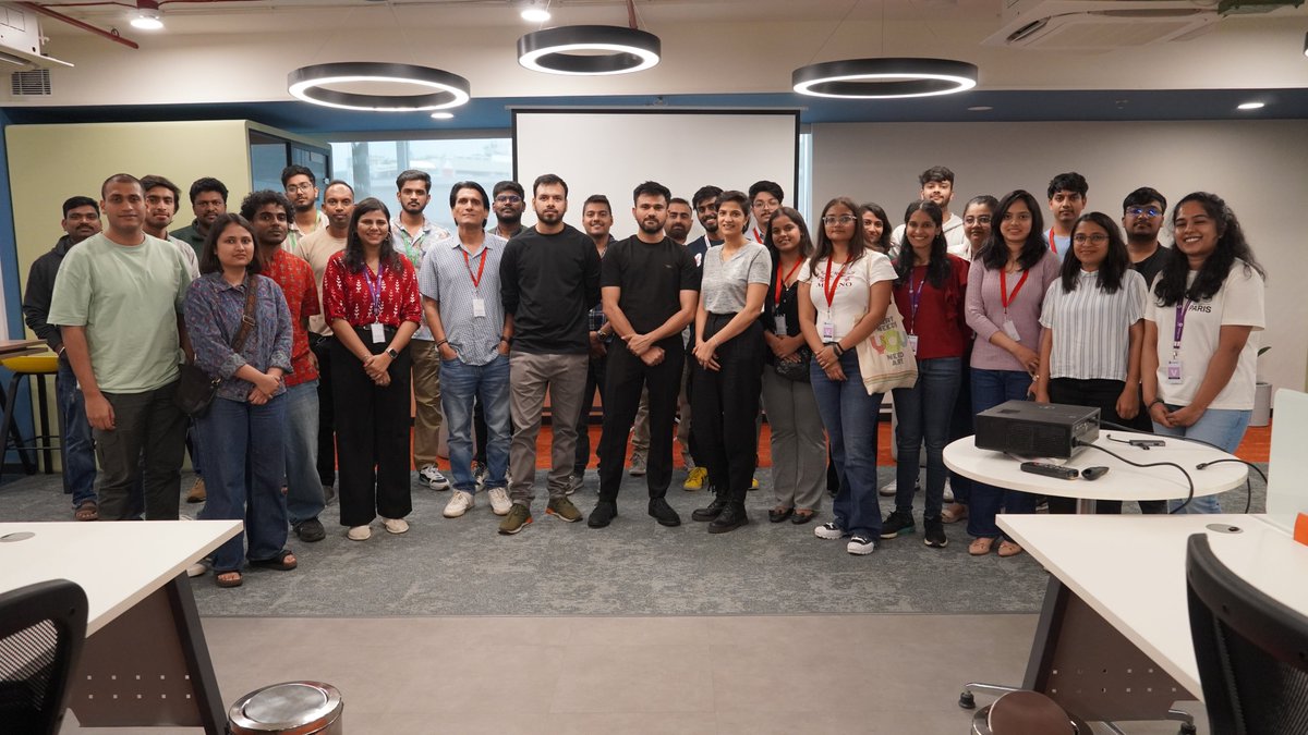 2sraval's tweet image. 🌟 Thank You for Making Design Tank Amazing (Again)! 🌟

We had a blast at our second Design Tank this Saturday, and it&apos;s all because of YOU! 🎉

#visualdesigners #visualdesign #BrandDesign #BrandDesigner #MarketingDesign #MarketingDesigner #uidesigners #BeingUser  #Designers