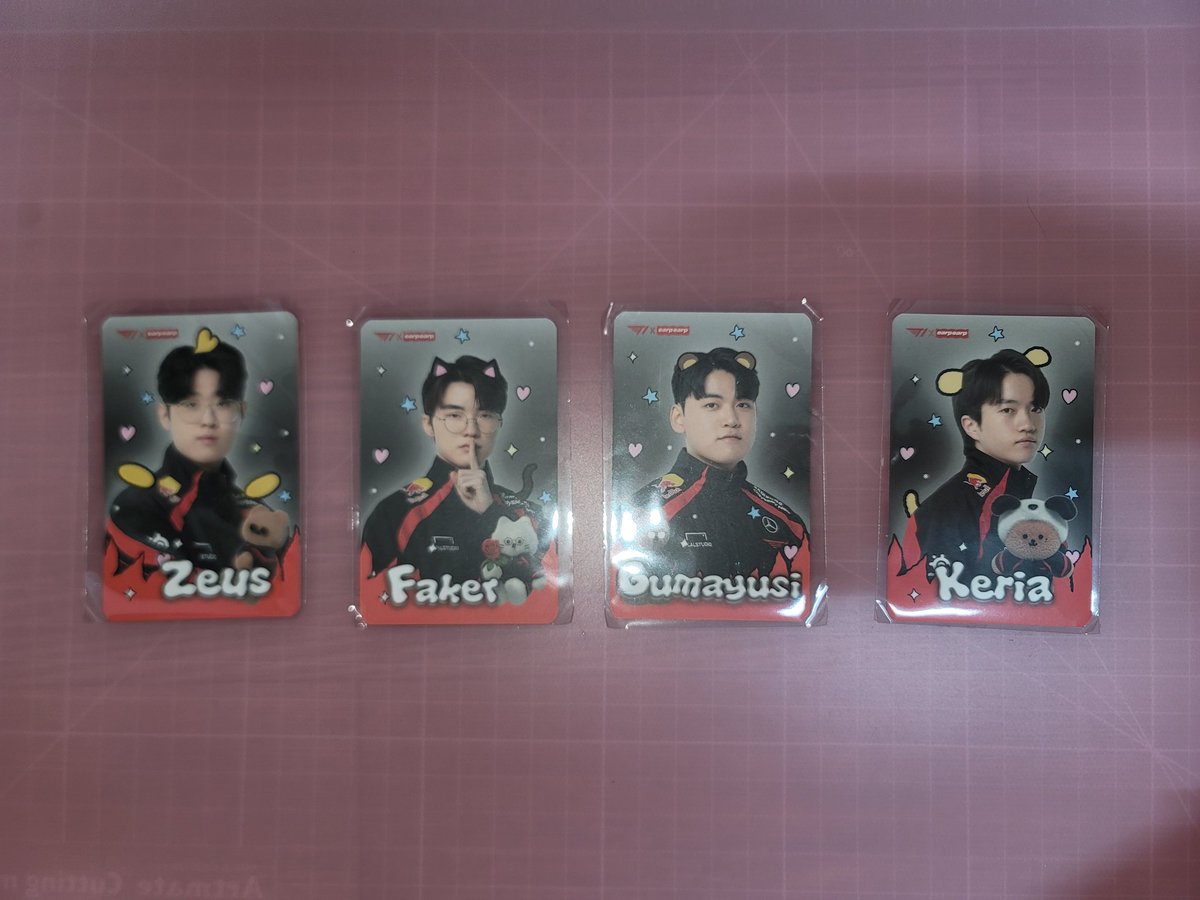 Yangdoheyor's tweet photo. 티원 어프어프 포카 일괄 4.0에 판매합니다.

제우스 페이커 구마유시 케리아 T1 Zeus Faker Gumayusi Keria https://t.co/1U9bTYwplV