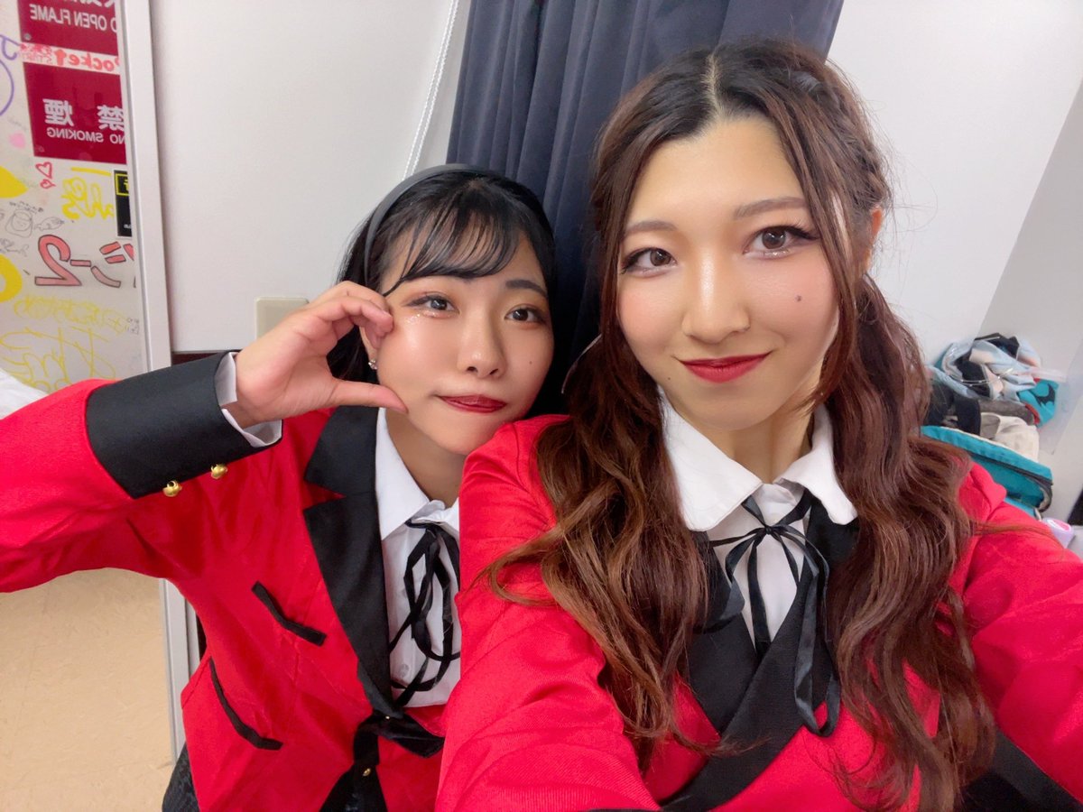 ハロウィンズありがとうございました🎃
2年ぶりの曲とかもあって懐かしかったな〜！！初めての曲とっても緊張でした🙃
久々にアキカルで踊れてとっても楽しかった😳ドリチケチェキなどもありがとうございます💗ではではまたいつかです〜☺️