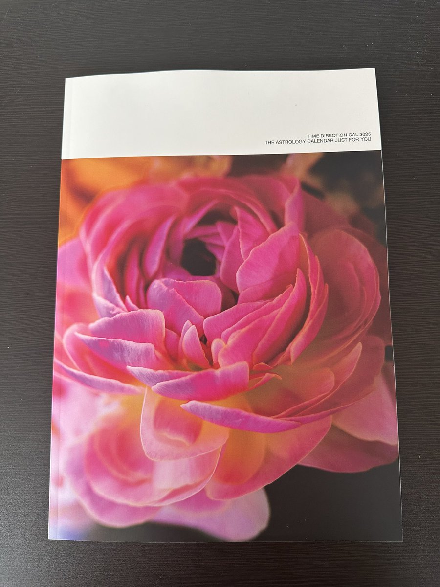 kagetu_momo's tweet photo. 来年のカレンダーが来たー

TIME DIRECTION CAL 2025

表紙は直観で『Pride in Bloom / 咲き誇る』

時詠みカレンダー2014から12冊目
使い始めるのはもうちょい先だけど
とことん使い倒し、行動する所存です😤

#timedirectioncal https://t.co/CjzSz7Av6D
