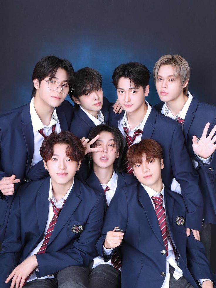 happy debut anniversary to these amazing and beautiful guys🤍 it's been so many years since I support them and getting to know them was one of the best things
I hope life always find all of you happy and healthy and thank you for making me happy💗