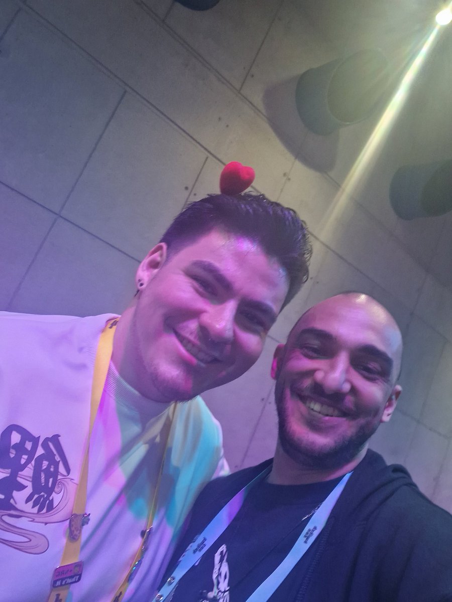 DKNatsu_'s tweet photo. After missing it the first day, I finally got my picture with @Pineaqples - thank you for being one of the absolutely nicest people about it 🤗

Don't know if I'm allowed to post my picture with @YokaSiri , but thank you for taking a picture with me, you are the best 😊 https://t.co/y3XLRr1asw