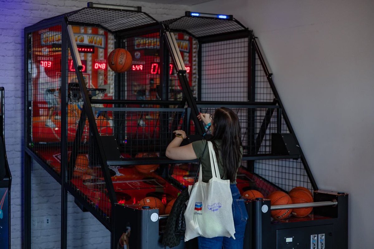 That’s a wrap on our Twitchcon recovery brunch! 

It was so amazing seeing everyone and catching up after an incredible weekend ✨ Safe travels home 💙