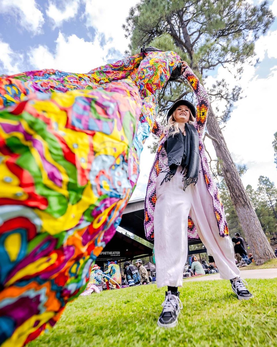 Day 3 - the vibes are flowing &amp; y’all are glowing 🌟🌀🏕️ 

📸: <a href="/speyerphoto/">Peter Speyer</a>